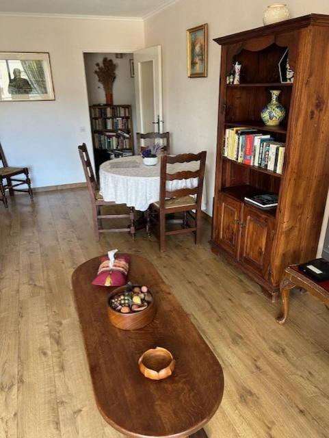 Spacious In For Art Lovers
