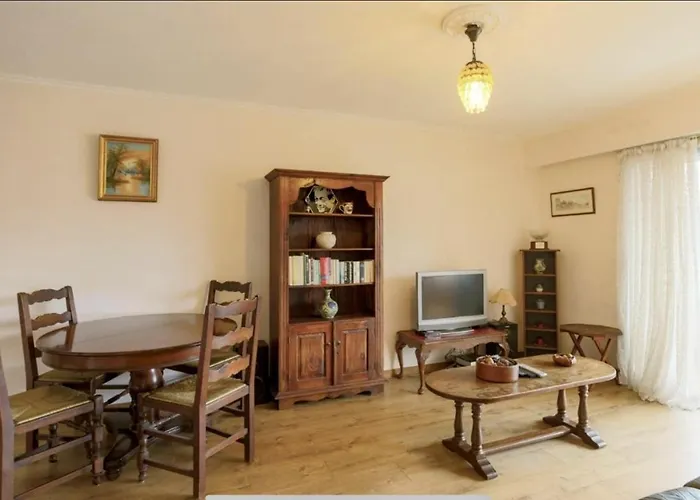 Spacious Apartment In Vallauris For Art Lovers